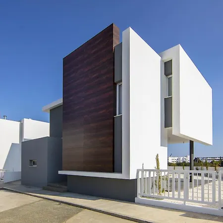 Protaras Olivia Pearl