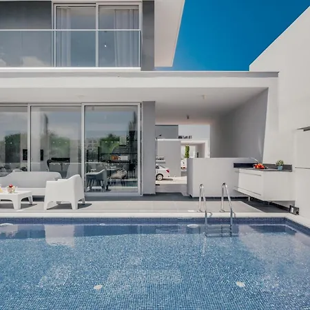 Protaras Olivia Pearl *