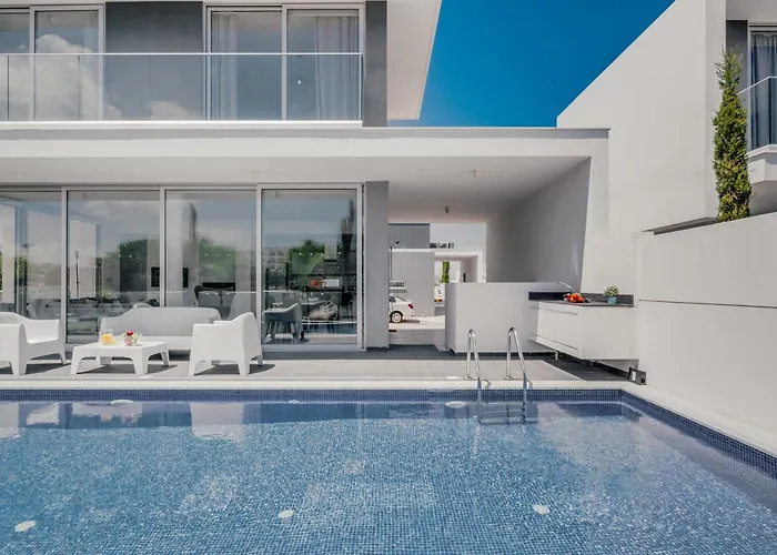 Protaras Olivia Pearl *